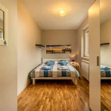Apartma Elza *